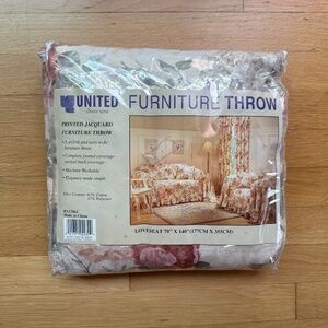 Vintage United Furniture Throw Loveseat Printed Jacquard Floral Countryside New